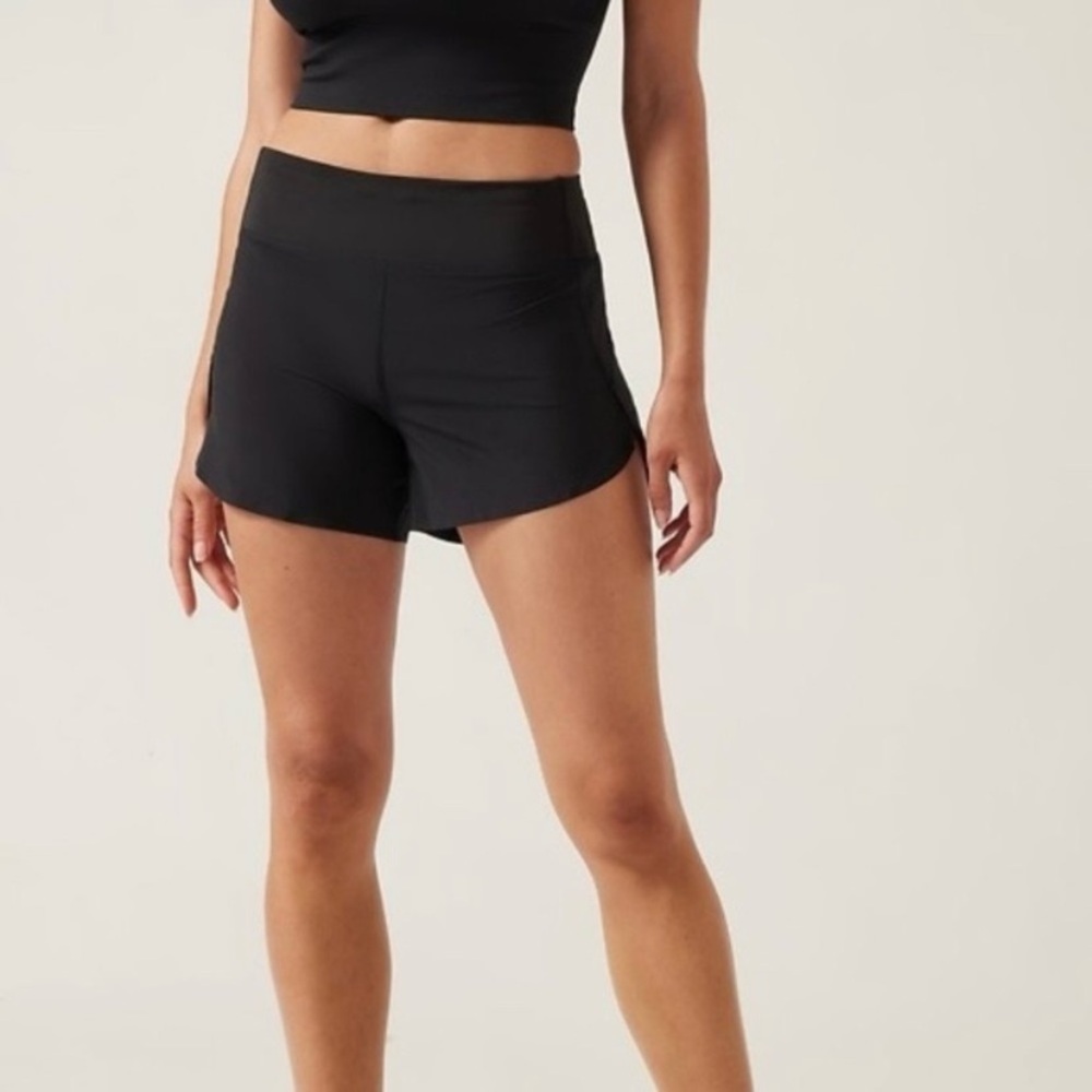 Women’s Athleta Black RUN WITH IT 4.5" SHORT Size XS